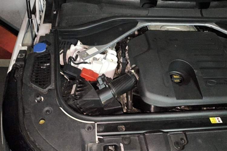 Used Land Rover Range 2023 3.0 L6 400 PS Prestige Seven-Seater Extended Version Engine Bay Right