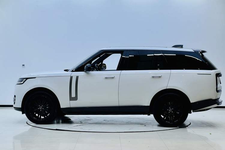 Used Land Rover Range 2023 3.0 L6 360 PS Grand Edition Exterior 2