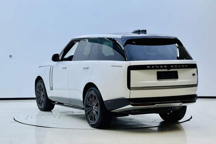 Used Land Rover Range 2023 3.0 L6 360 PS Grand Edition Exterior 3