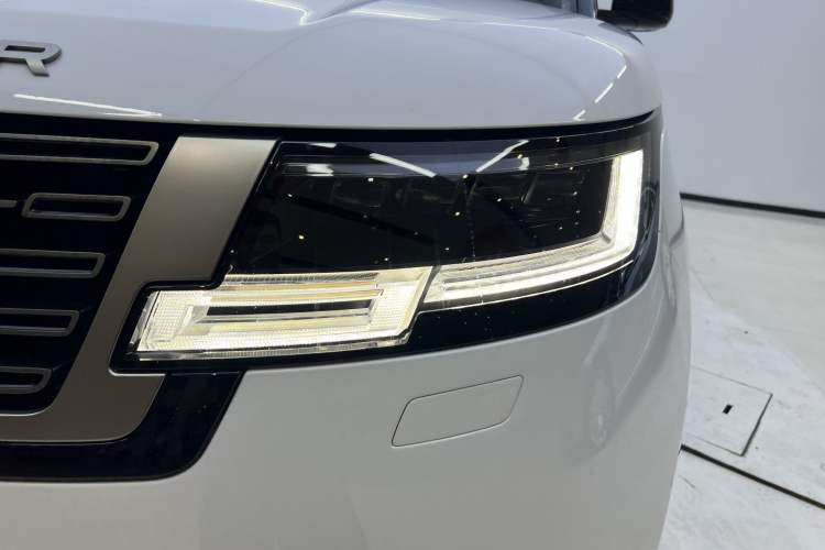 Used Land Rover Range 2023 3.0 L6 360 PS Grand Edition Exterior 6