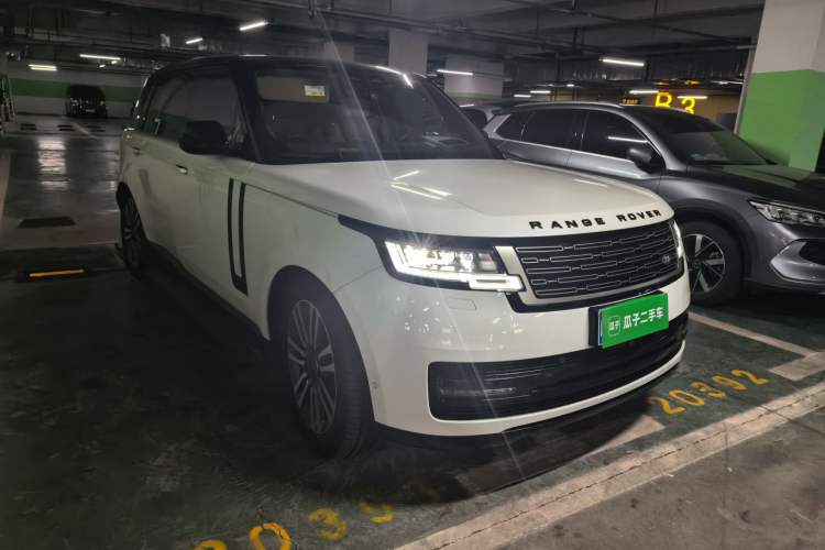 Used Land Rover Range 2023 Revised Version 3.0 L6 400 PS Extended Luxury Edition Front Right 45 Deg