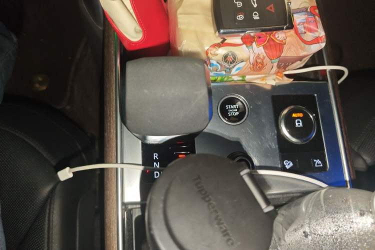 Used Land Rover Range 2023 3.0 L6 400 PS Prestige Seven-Seater Extended Version Gear Lever