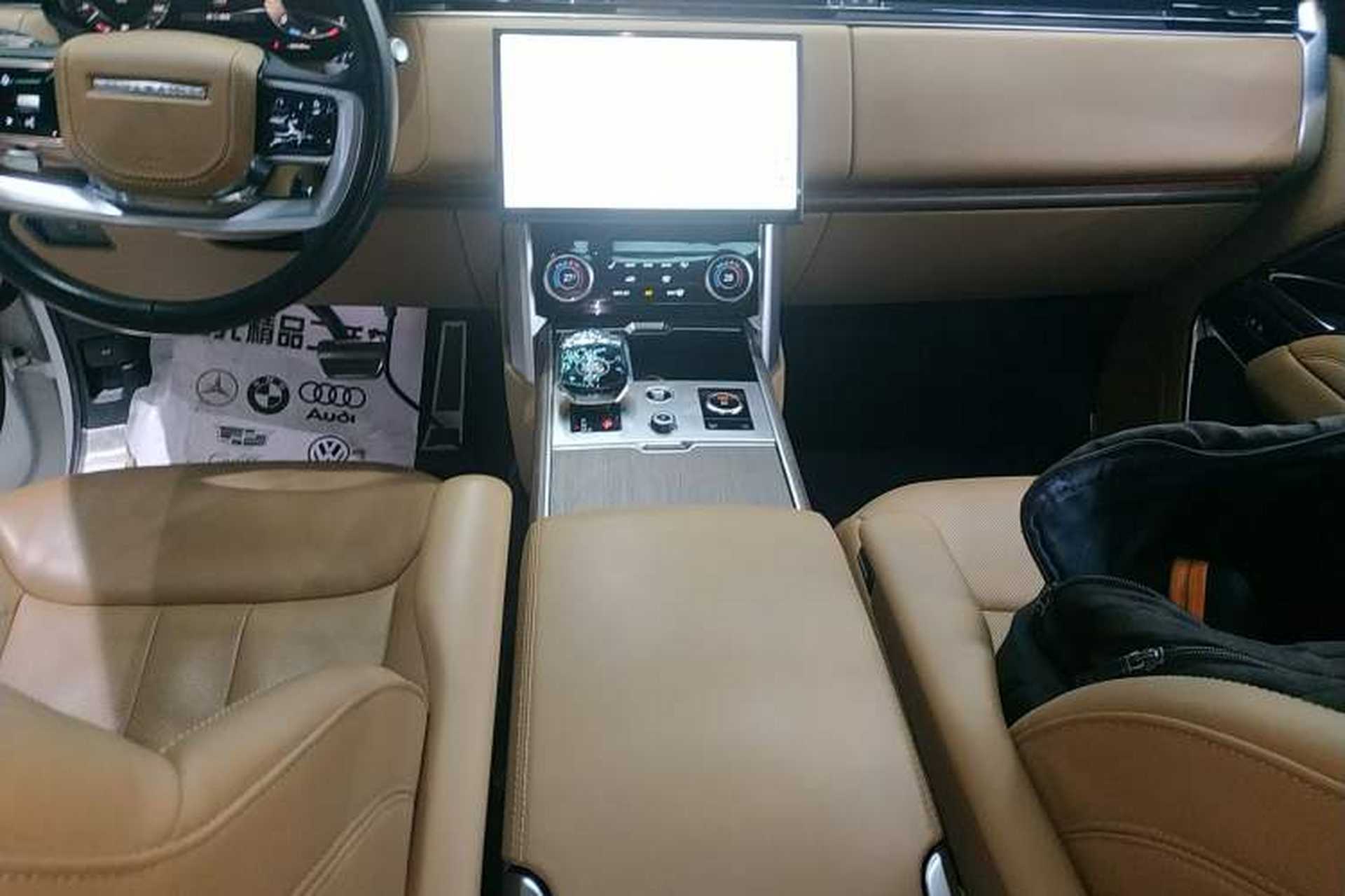 Used Land Rover Range 2023 3.0 L6 400 PS Prestige Seven-Seater Extended Version Gear Lever