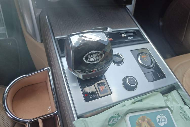 Used Land Rover Range 2023 3.0 L6 360 PS Grand Edition Gear Lever