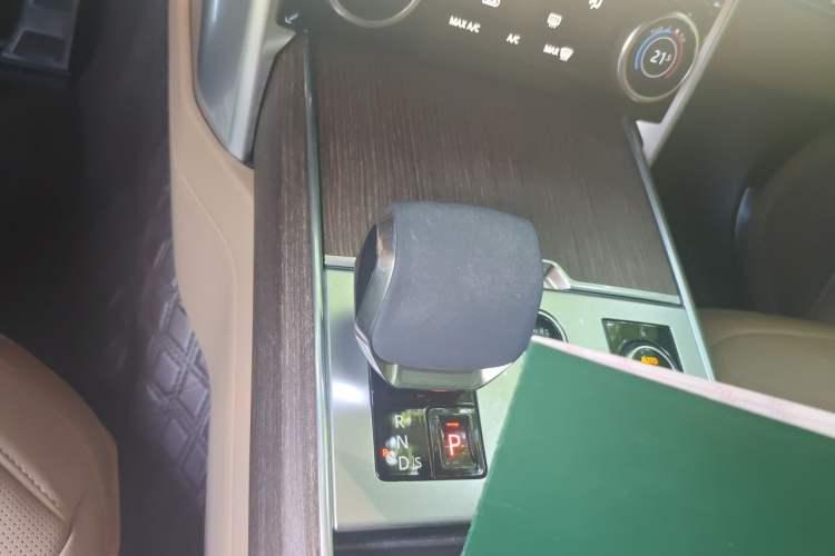 Used Land Rover Range 2023 Revised Version 3.0 L6 400 PS Extended Luxury Edition Gear Lever