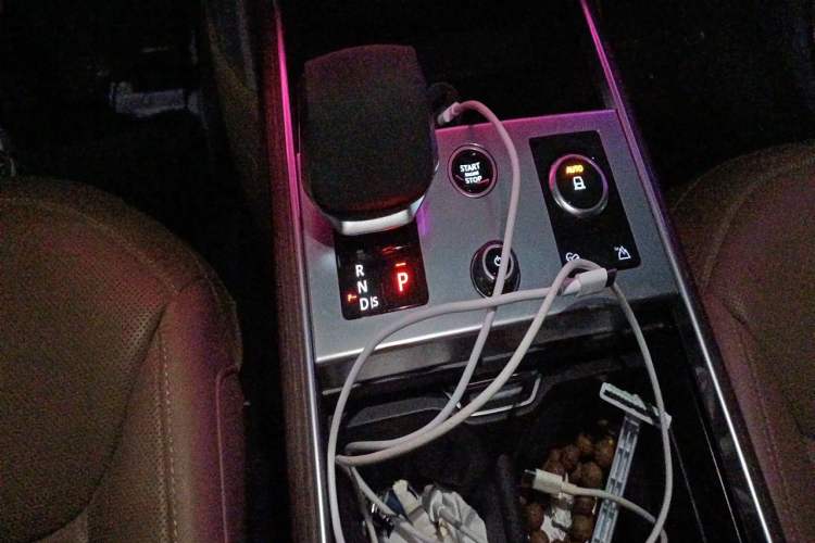 Used Land Rover Range 2023 3.0 L6 400 PS Prestige Seven-Seater Extended Version Gear Lever