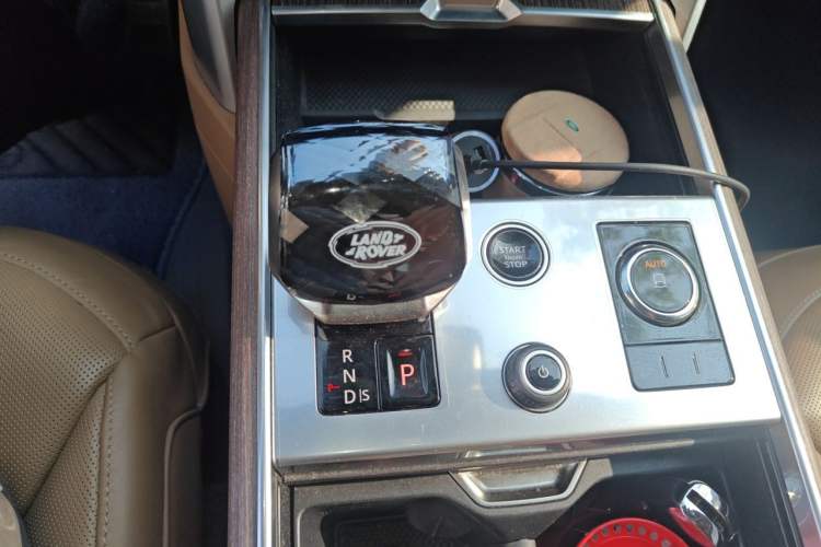 Used Land Rover Range 2023 3.0 L6 400 PS Prestige Seven-Seater Extended Version Gear Lever