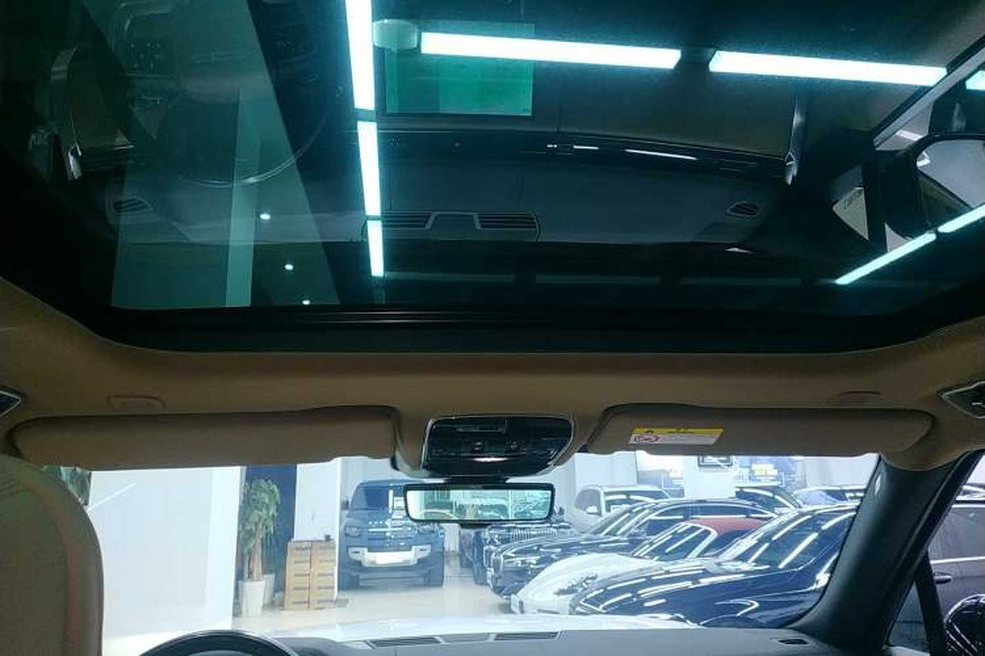Used Land Rover Range 2023 3.0 L6 400 PS Prestige Seven-Seater Extended Version Headliner