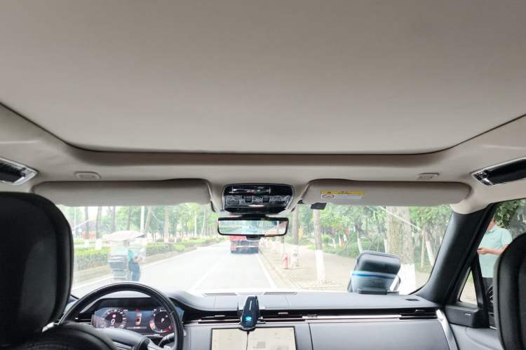 Used Land Rover Range 2023 3.0 L6 360 PS Grand Edition Headliner