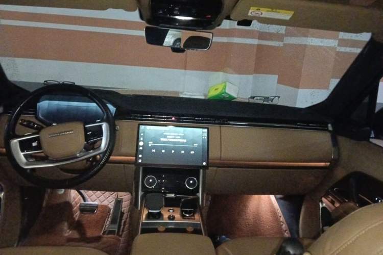 Used Land Rover Range 2023 3.0 L6 400 PS Prestige Seven-Seater Extended Version Headliner