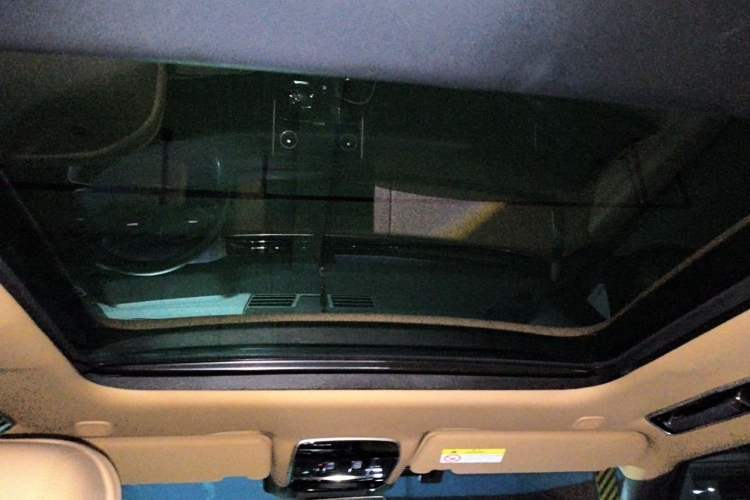 Used Land Rover Range 2023 3.0 L6 400 PS Prestige Seven-Seater Extended Version Headliner