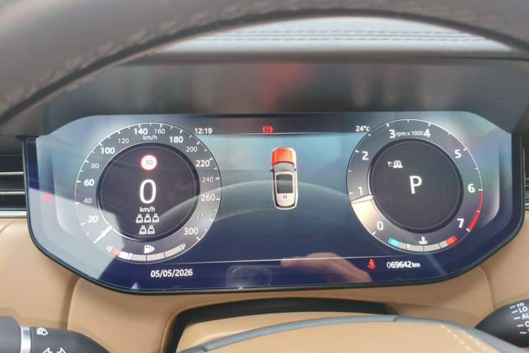 Used Land Rover Range 2023 3.0 L6 400 PS Prestige Seven-Seater Extended Version Instrument Cluster