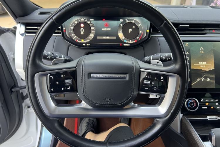 Used Land Rover Range 2023 3.0 L6 360 PS Grand Edition Interior 2