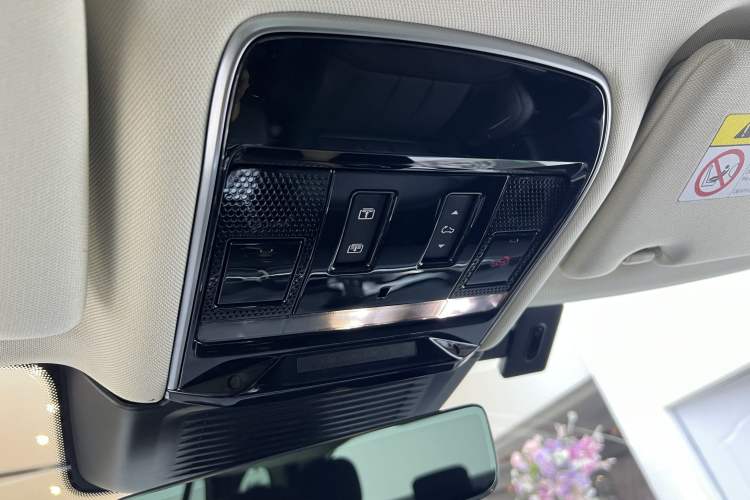 Used Land Rover Range 2023 3.0 L6 360 PS Grand Edition Interior 7