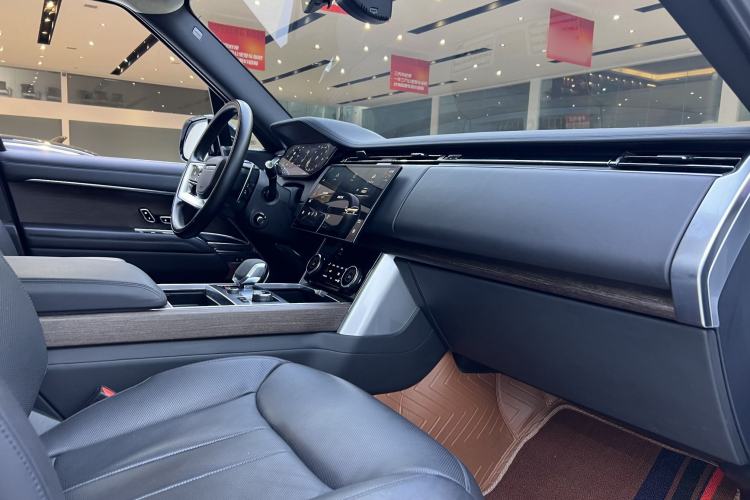 Used Land Rover Range 2023 3.0 L6 360 PS Grand Edition Interior 9