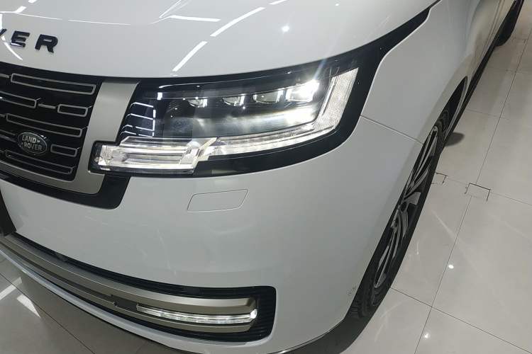 Used Land Rover Range 2023 3.0 L6 400 PS Prestige Seven-Seater Extended Version Left Front Headlight