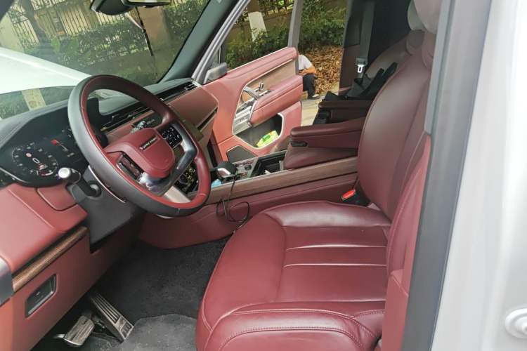 Used Land Rover Range 2023 3.0 L6 400 PS Extended Long-Wheelbase Version Left Front Seat