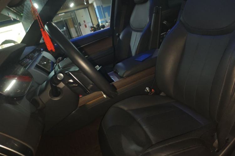 Used Land Rover Range 2023 3.0 L6 400 PS Prestige Seven-Seater Extended Version Left Front Seat