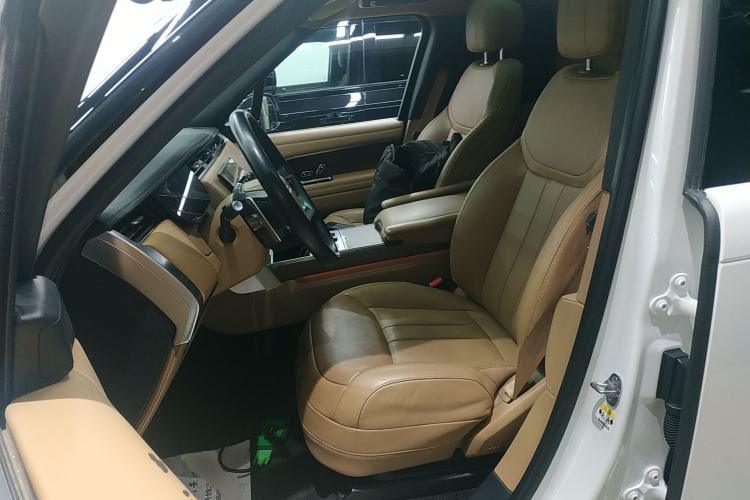 Used Land Rover Range 2023 3.0 L6 400 PS Prestige Seven-Seater Extended Version Left Front Seat