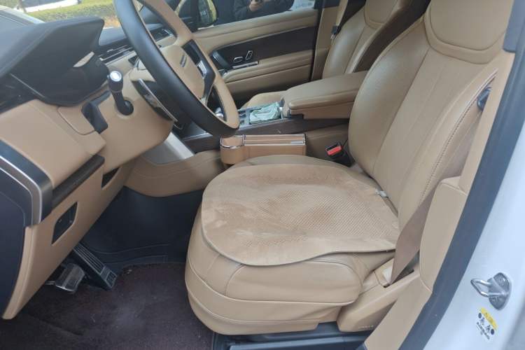 Used Land Rover Range 2023 3.0 L6 360 PS Grand Edition Left Front Seat