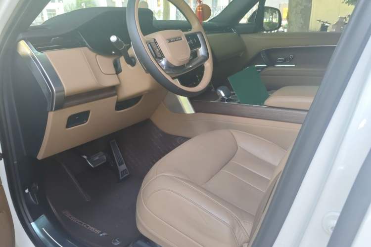 Used Land Rover Range 2023 Revised Version 3.0 L6 400 PS Extended Luxury Edition Left Front Seat