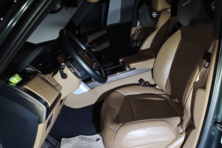 Used Land Rover Range 2023 3.0 L6 400 PS Prestige Seven-Seater Extended Version Left Front Seat