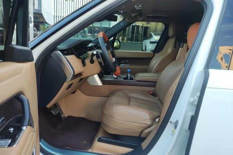 Used Land Rover Range 2023 3.0 L6 400 PS Prestige Seven-Seater Extended Version Left Front Seat