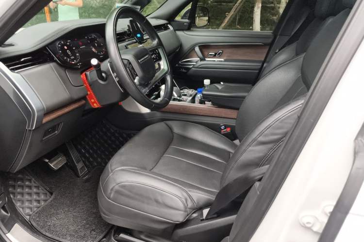 Used Land Rover Range 2023 3.0 L6 360 PS Grand Edition Left Front Seat