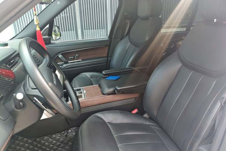 Used Land Rover Range 2023 3.0 L6 400 PS Prestige Seven-Seater Extended Version Left Front Seat