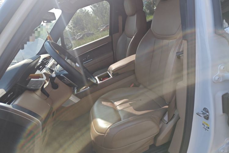 Used Land Rover Range 2023 3.0 L6 400 PS Prestige Seven-Seater Extended Version Left Front Seat