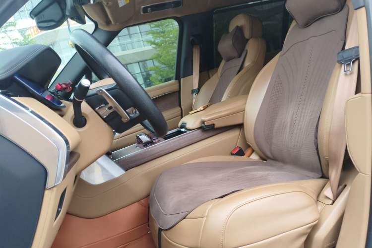 Used Land Rover Range 2023 3.0 L6 400 PS Prestige Seven-Seater Extended Version Left Front Seat