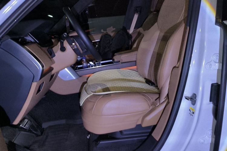 Used Land Rover Range 2023 3.0 L6 400 PS Prestige Seven-Seater Extended Version Left Front Seat