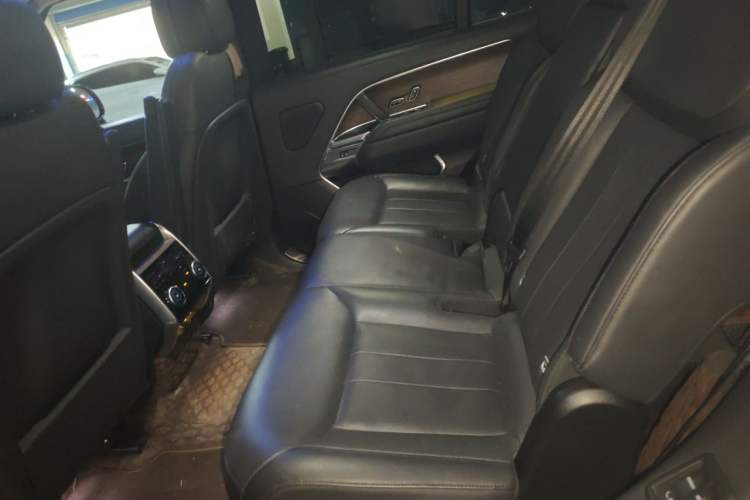 Used Land Rover Range 2023 3.0 L6 400 PS Prestige Seven-Seater Extended Version Left Rear Seat