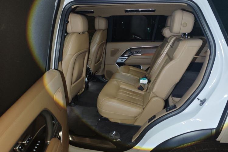 Used Land Rover Range 2023 3.0 L6 400 PS Prestige Seven-Seater Extended Version Left Rear Seat
