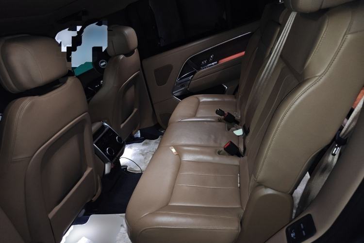 Used Land Rover Range 2023 3.0 L6 400 PS Prestige Seven-Seater Extended Version Left Rear Seat