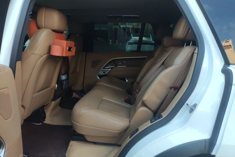 Used Land Rover Range 2023 3.0 L6 400 PS Prestige Seven-Seater Extended Version Left Rear Seat