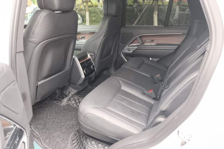 Used Land Rover Range 2023 3.0 L6 360 PS Grand Edition Left Rear Seat