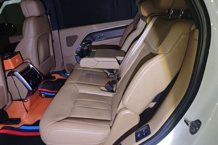 Used Land Rover Range 2023 3.0 L6 400 PS Prestige Seven-Seater Extended Version Left Rear Seat