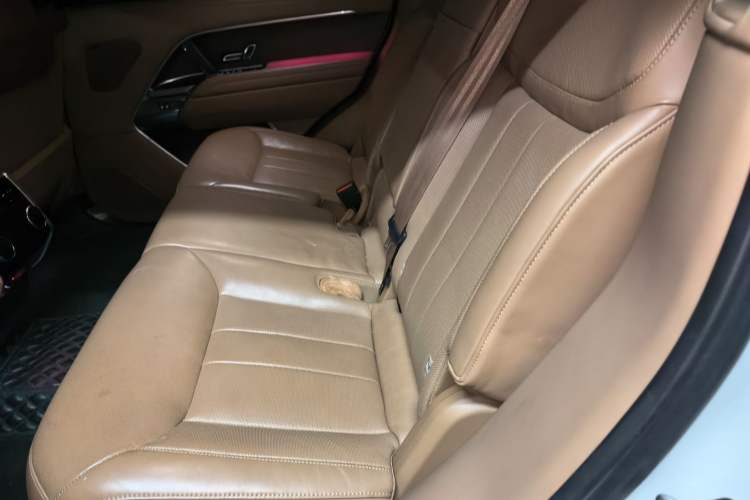 Used Land Rover Range 2023 Revised Version 3.0 L6 400 PS Extended Luxury Edition Left Rear Seat