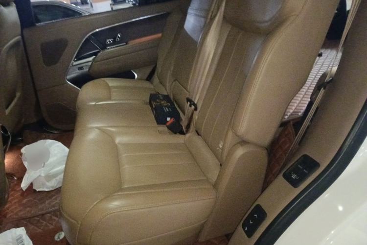 Used Land Rover Range 2023 3.0 L6 400 PS Prestige Seven-Seater Extended Version Left Rear Seat