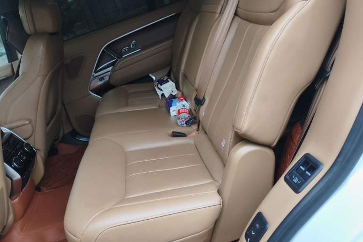 Used Land Rover Range 2023 3.0 L6 400 PS Prestige Seven-Seater Extended Version Left Rear Seat