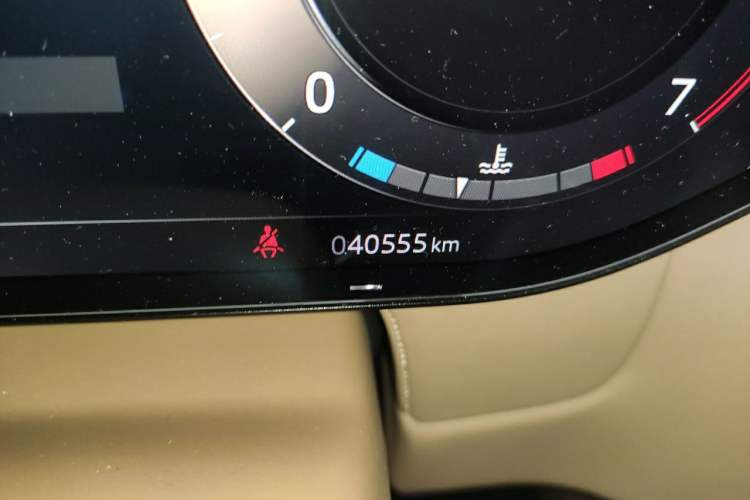 Used Land Rover Range 2023 3.0 L6 360 PS Grand Edition Odometer Close Up