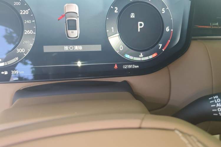 Used Land Rover Range 2023 Revised Version 3.0 L6 400 PS Extended Luxury Edition Odometer Close Up