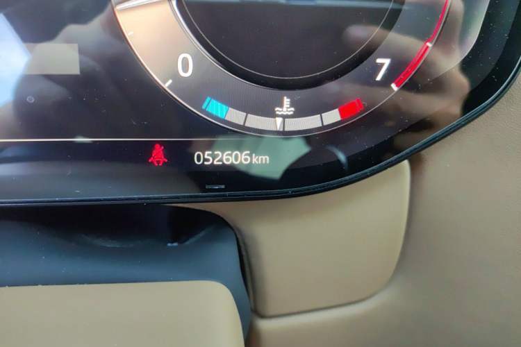 Used Land Rover Range 2023 3.0 L6 400 PS Prestige Seven-Seater Extended Version Odometer Close Up
