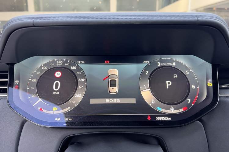 Used Land Rover Range 2023 3.0 L6 360 PS Grand Edition Odometer Close Up