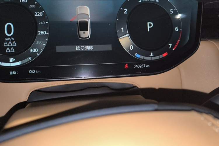 Used Land Rover Range 2023 3.0 L6 400 PS Prestige Seven-Seater Extended Version Odometer Close Up