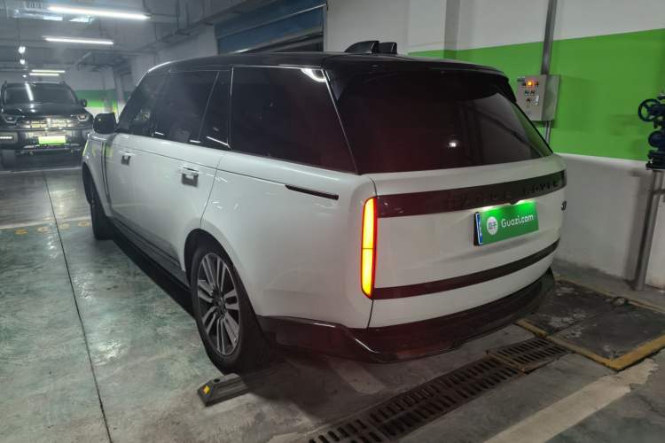 Used Land Rover Range 2023 Revised Version 3.0 L6 400 PS Extended Luxury Edition Rear Left 45 Deg