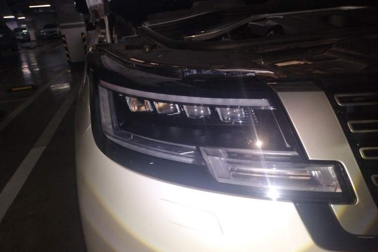 Used Land Rover Range 2023 3.0 L6 360 PS Grand Edition Right Front Headlight