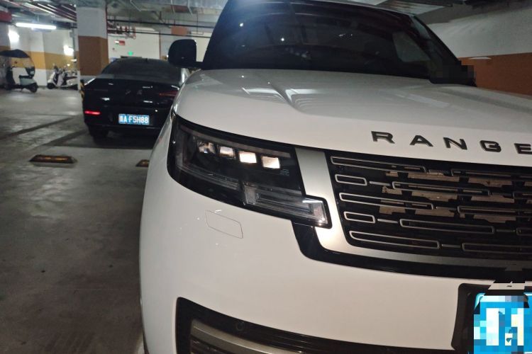 Used Land Rover Range 2023 3.0 L6 400 PS Prestige Seven-Seater Extended Version Right Front Headlight