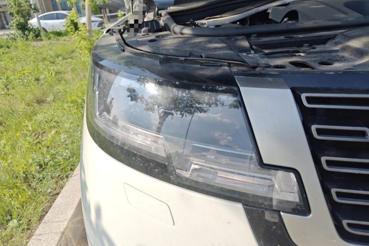 Used Land Rover Range 2023 3.0 L6 400 PS Prestige Seven-Seater Extended Version Right Front Headlight